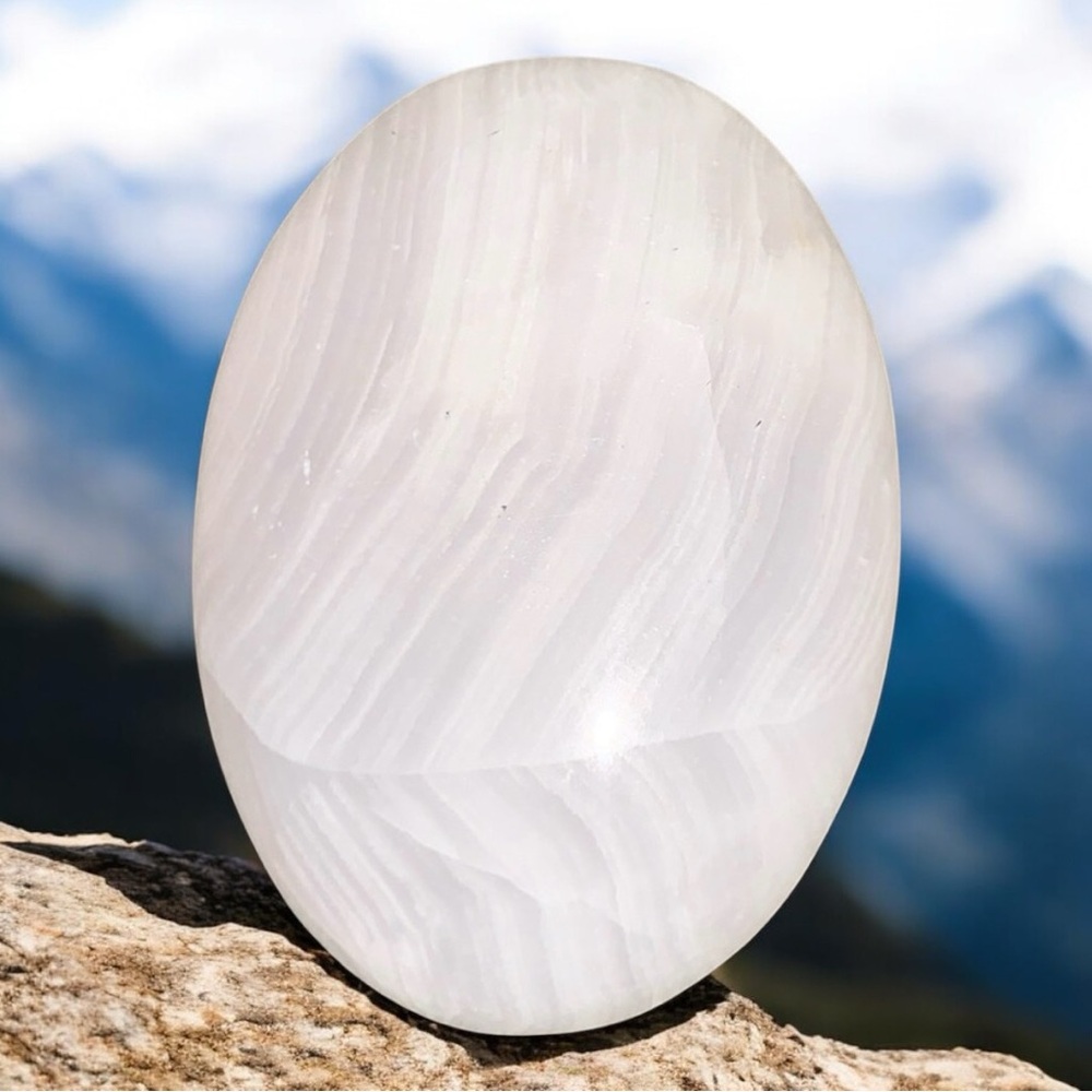 🟣Mangano Calcite Palm Stone